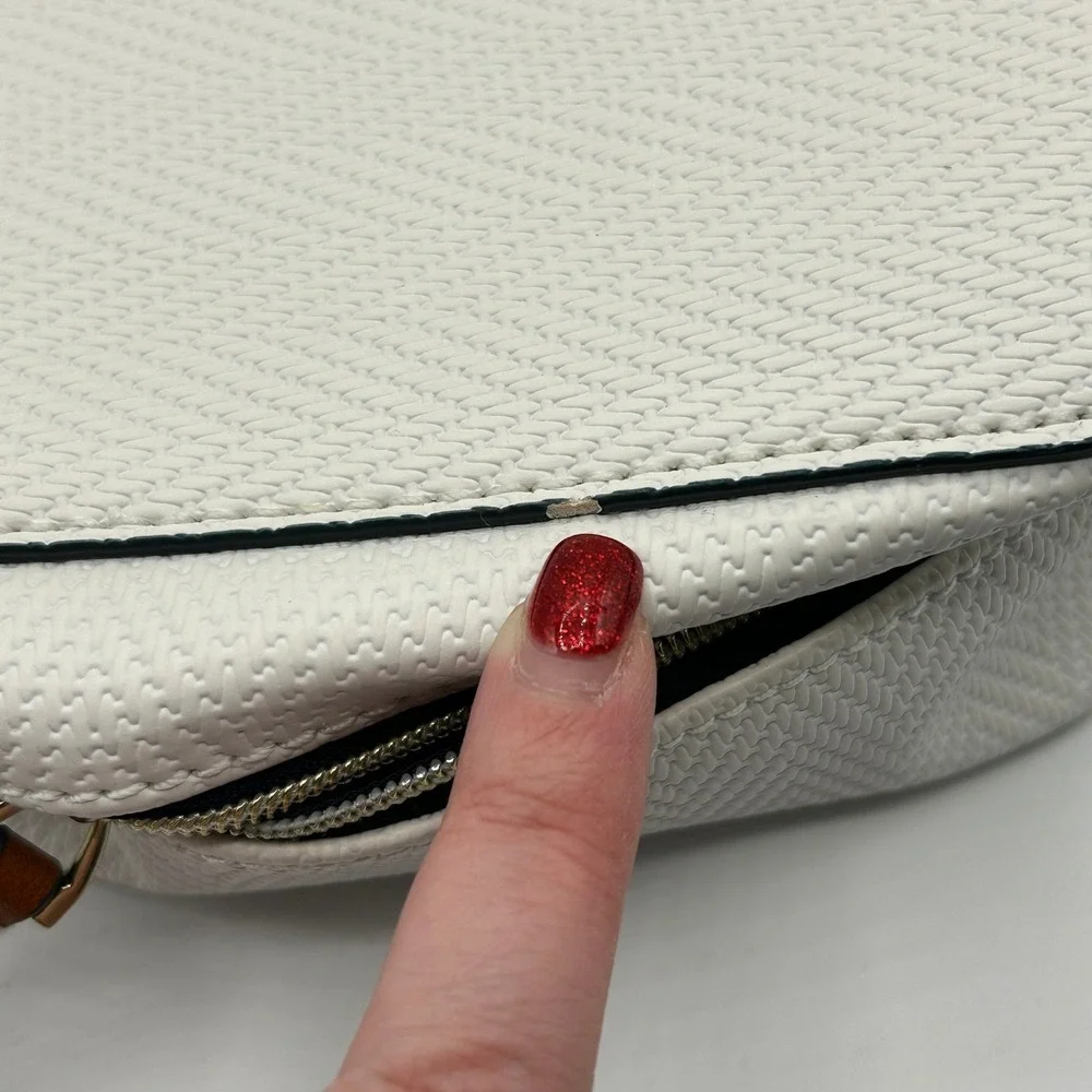 Estee Lauder White Textured Cosmetic Toiletry Travel Case Bag Handle Zip Around